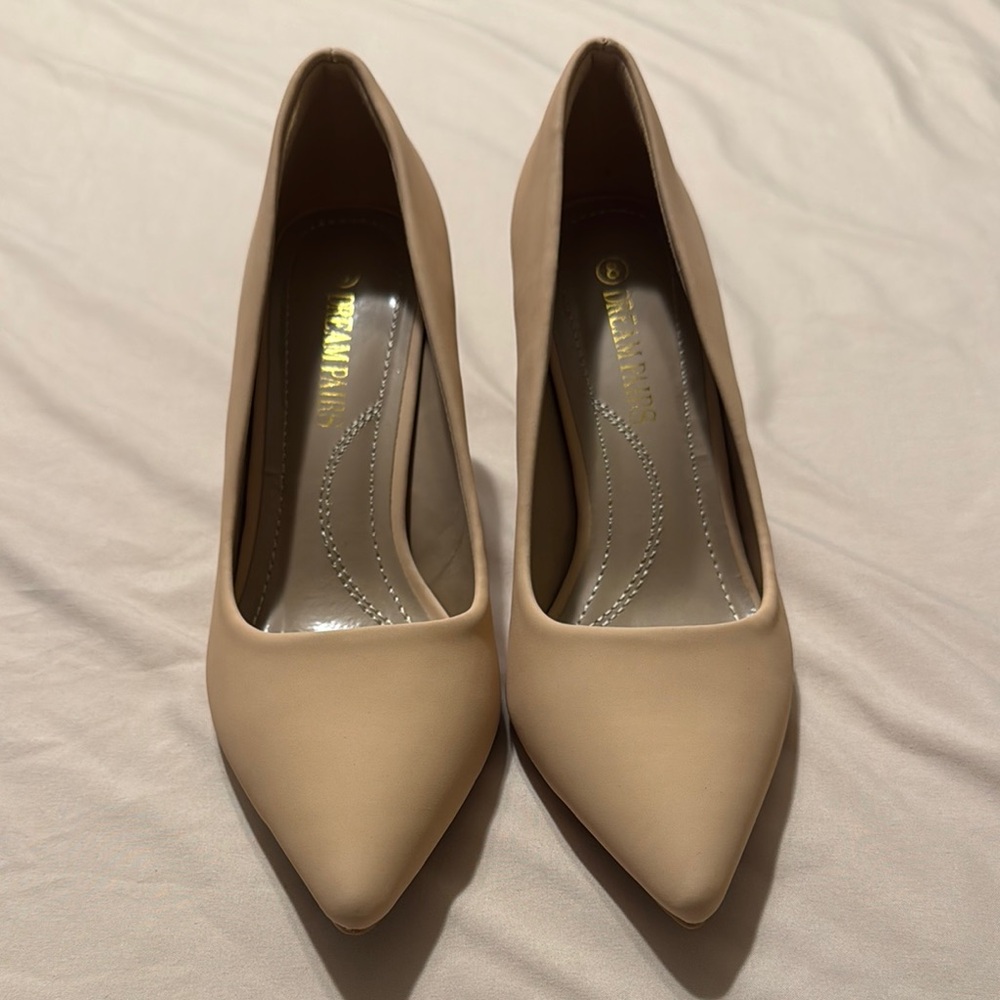 Elegant Beige Pumps